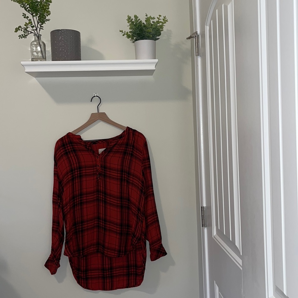 4 for 25 🌻Universal thread red and black long sleeve top